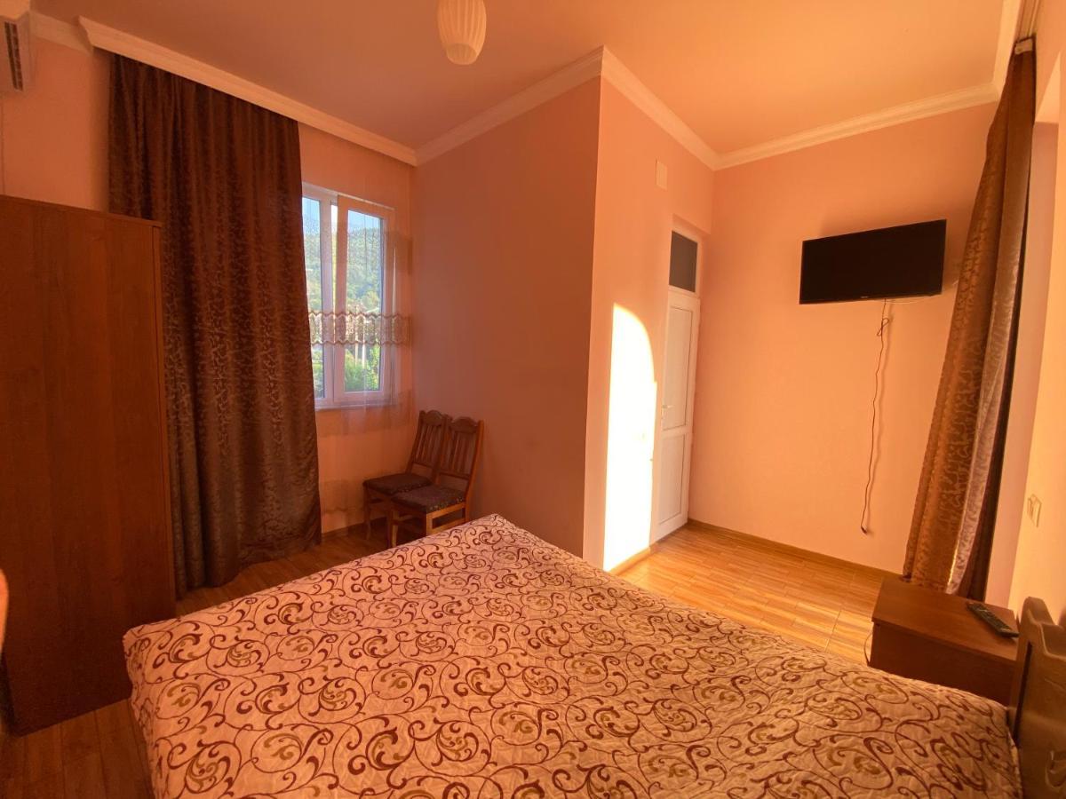 Beliy Dom Hotel Kvariati Kültér fotó