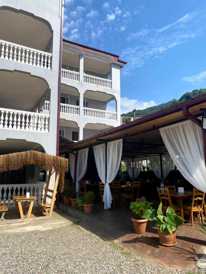 Beliy Dom Hotel Kvariati Kültér fotó